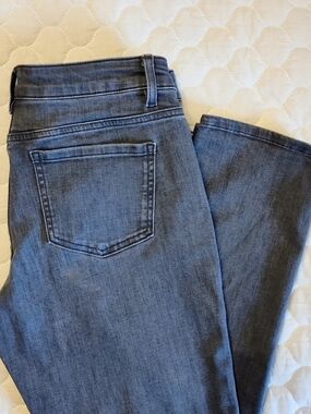J. Jill Straight-Leg Denim Jeans in Medium Gray